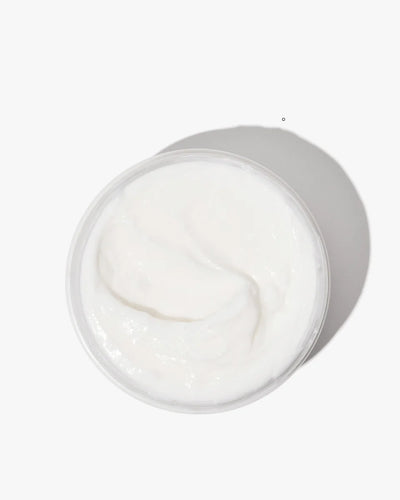 Nourishing body butter with the scent of coconut and almonds