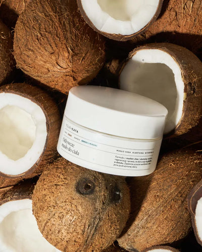 Nourishing body butter with the scent of coconut and almonds