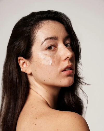 Zestaw: Nawilżający krem SPF 50 i Kojące serum do twarzy z witaminą C