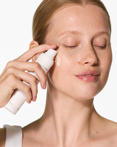 Zestaw: peeling enzymatyczny w pudrze i regenerujący krem/serum z wit. C