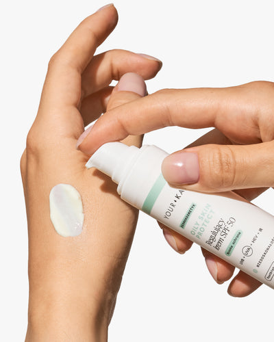 Zestaw: regulujący krem SPF 50 i kojące serum z wit. C
