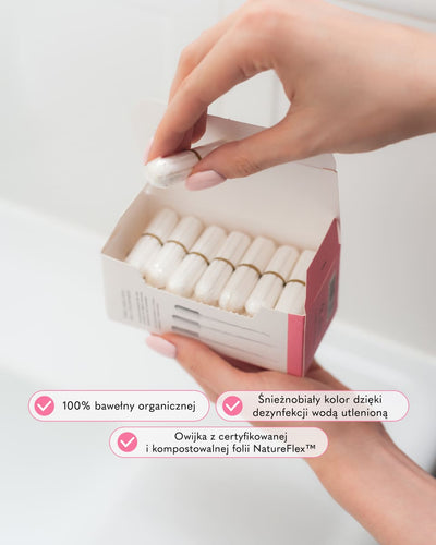 100% bawełny organicznej

Śnieżnobiały kolor dzięki dezynfekcji wodą utlenioną

Owijka z certyfikowanej i kompostowalnej folii NatureFlex™