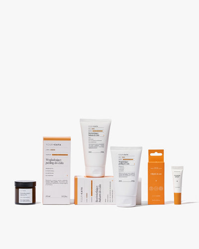 Zestaw świąteczny: peeling, balsam, olejek do ust i świeczka o zapachu słodkiej pomarańczy