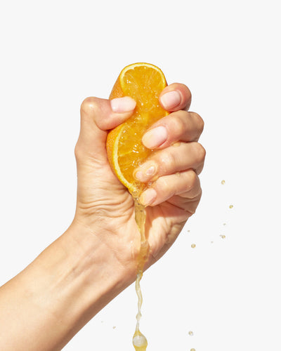 Zestaw świąteczny: peeling, balsam, olejek do ust i świeczka o zapachu słodkiej pomarańczy